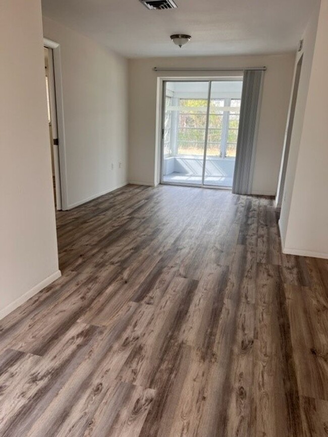 Building Photo - Venice, FL 2BR/2BA/1CG IN VENICE EAST
