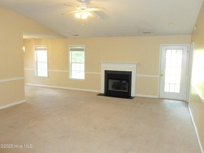 Foto del edificio - 302 Carlisle Ct