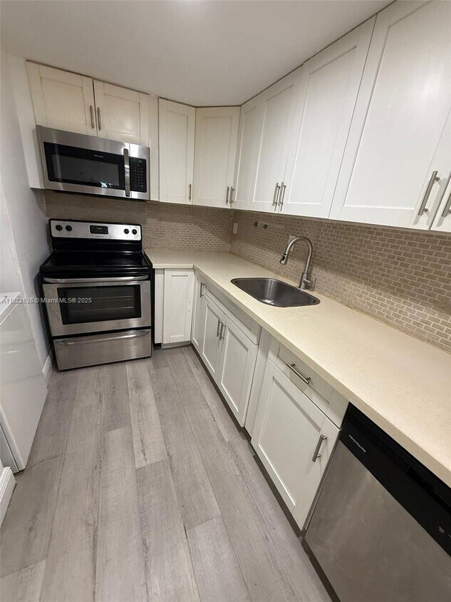 Foto principal - 10000 NW 80th Ct