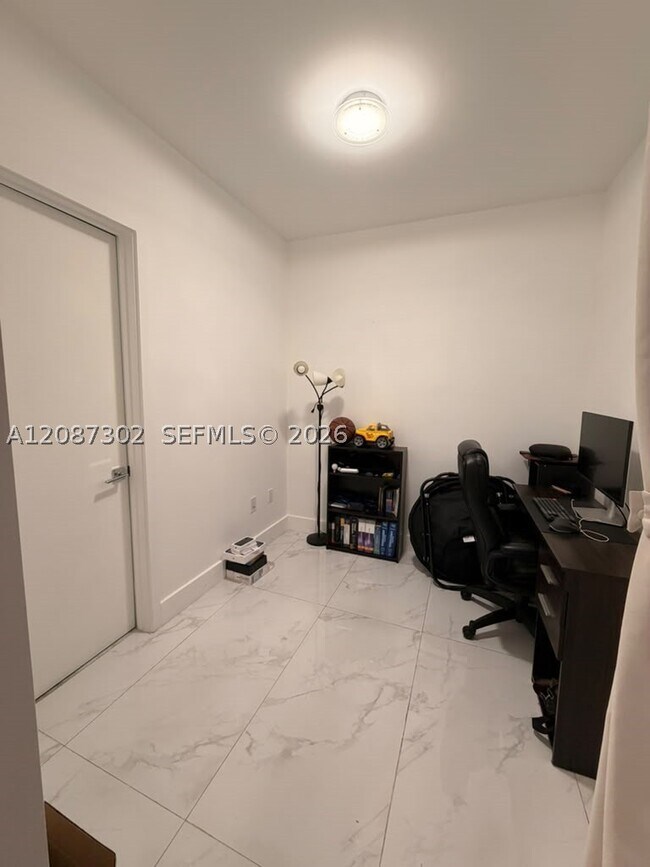 Foto del edificio - 488 NE 18th St