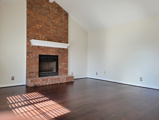 Building Photo - 3 bed , 2 bath Ranch Home on Corner Lot wi...