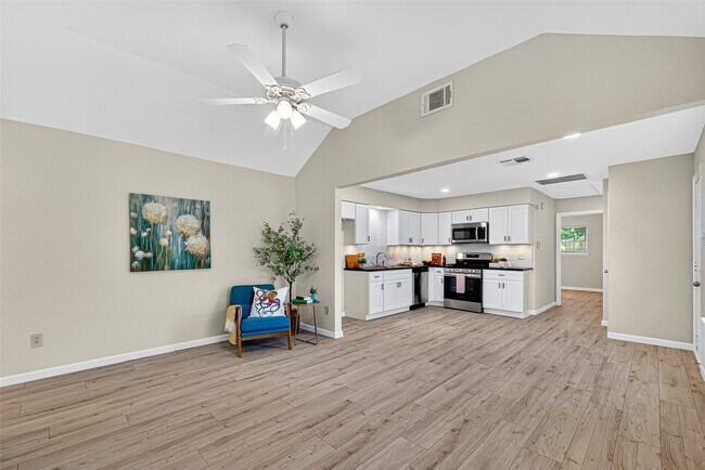 Foto del edificio - 13822 Northlake Dr