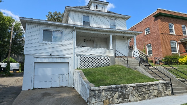 Building Photo - 610 S 35th St