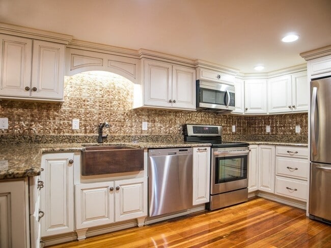 Foto del edificio - 6 A School St