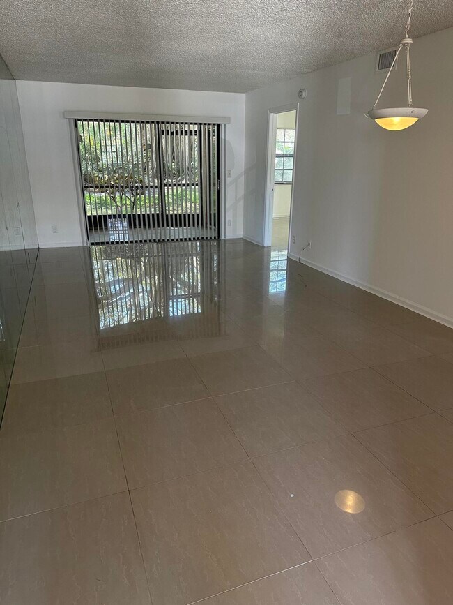 Foto del edificio - 301 Norwood Terrace