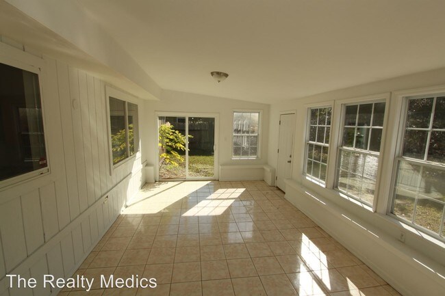 Building Photo - 3049 Bonkirk Dr
