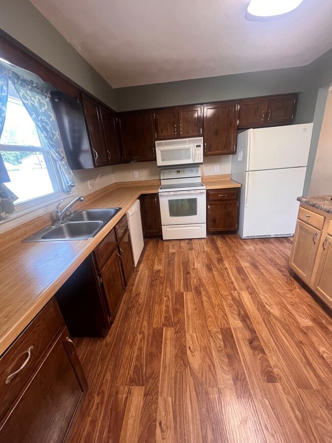 Building Photo - 3751 Tam O Shanter Dr N