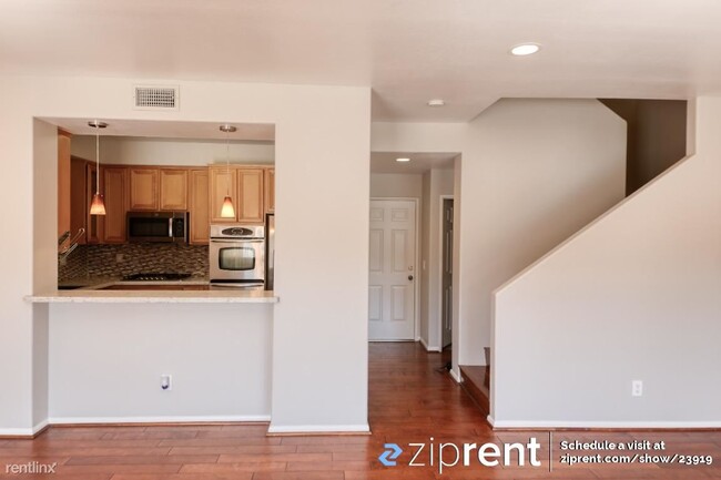 Foto del edificio - 4 br, 2.5 bath Condo - 20300 Vanowen Stree...