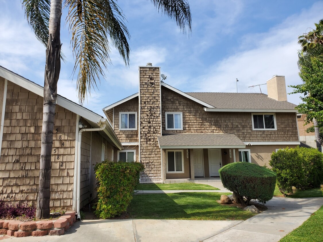 Front Building - 16582 Lorelei Ln