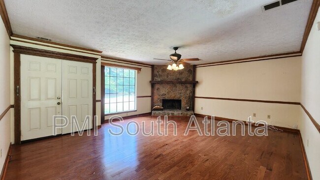 Foto del edificio - 9257 Forest Knoll Dr