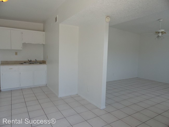 Building Photo - 304 4th St