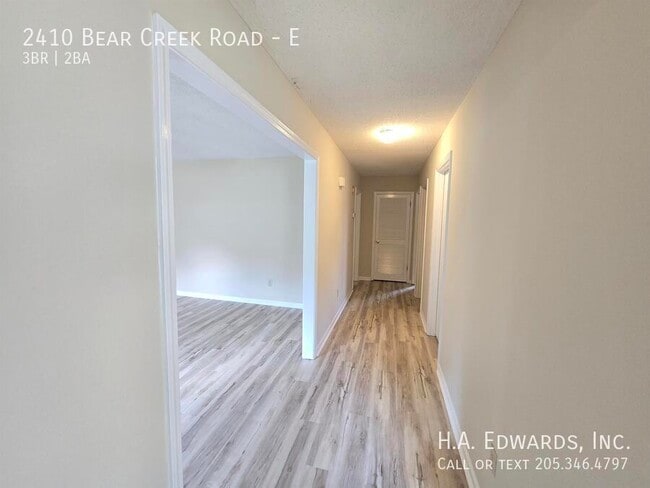 Foto del edificio - 2410 Bear Creek Rd