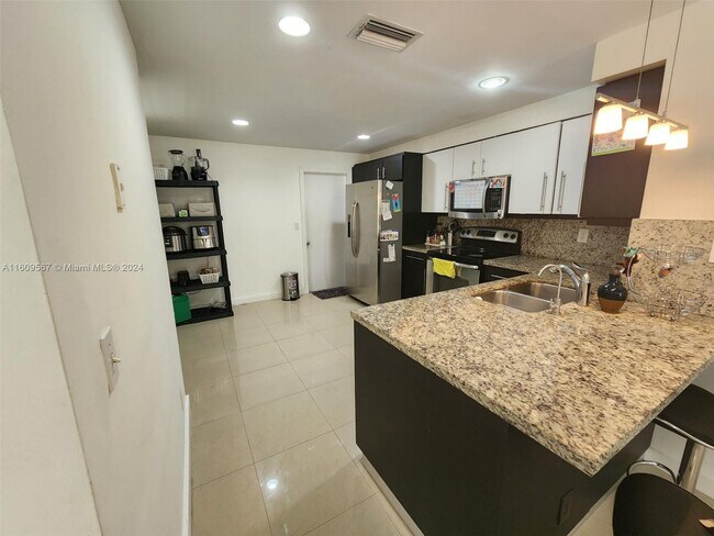 Building Photo - 1588 Barcelona Way