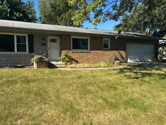 Building Photo - 38 S Pontiac Dr