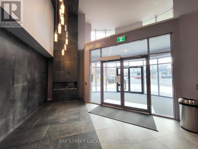 Photo du bâtiment - 2433 Dufferin St