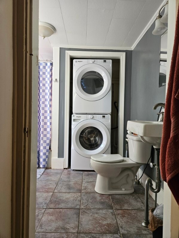 Shared bath - 245 Locust St