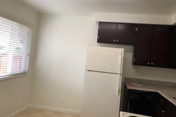 kitchen and dining - Northlake Ambassador Apartments
