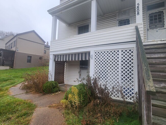 Foto del edificio - 5808 Curry Rd