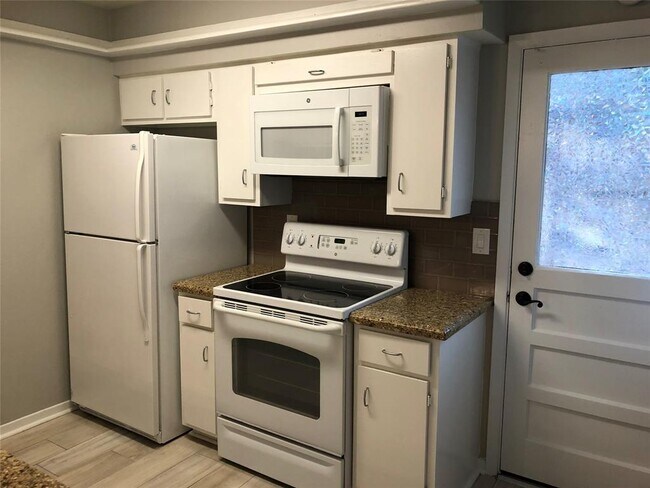 Building Photo - 9015 Gaylord Dr