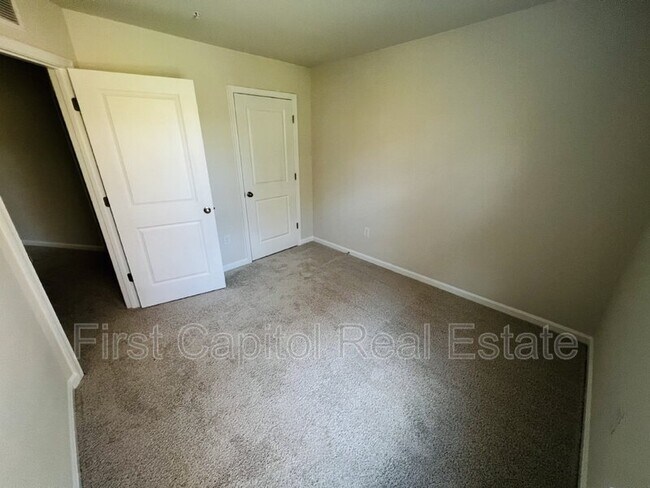 Building Photo - 315 Locust Run Dr