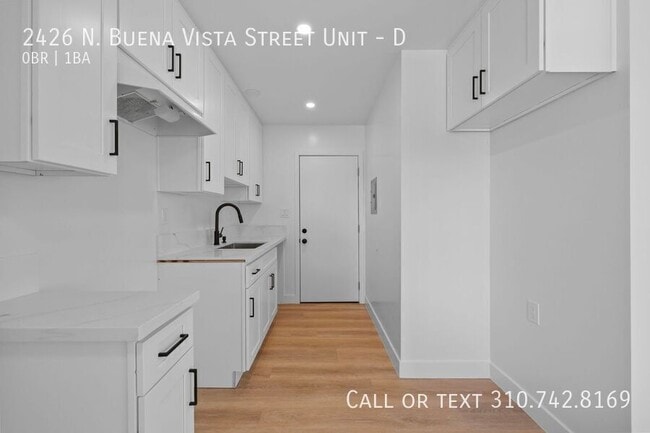 Building Photo - 2426 N Buena Vista St
