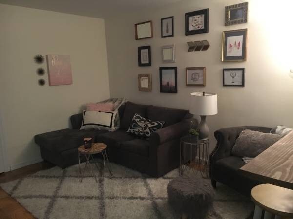 Spacious Living room - 279 E 44th St
