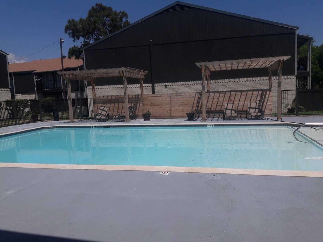 Tradewinds Apartments 1919 13th Ave N Texas City, TX Apartments for