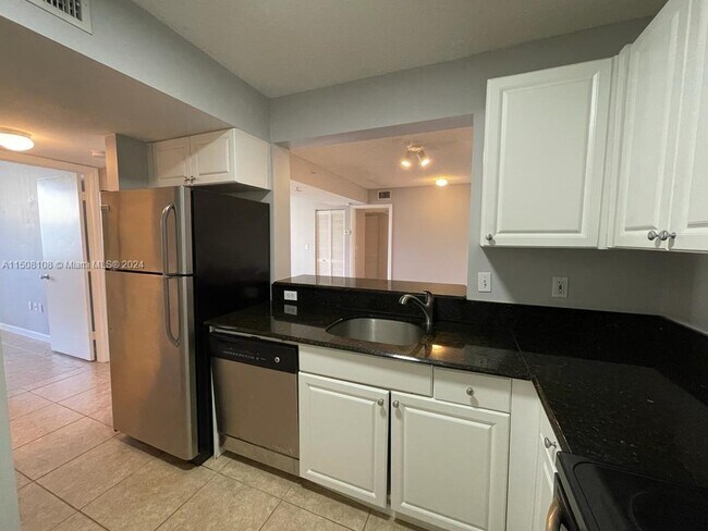 Building Photo - 2731 Ocean Club Blvd