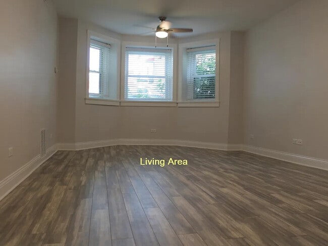 Building Photo - 2336 N Maplewood Ave