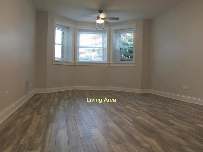 Foto del edificio - 2336 N Maplewood Ave