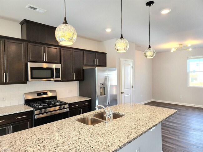 Building Photo - 3 br, 3.5 bath Townhome - 171 Garden Vine ...
