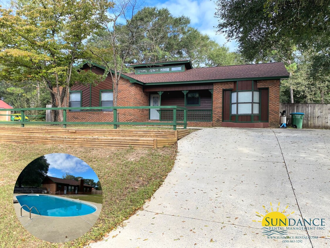 Primary Photo - Lovely 3 Bedroom Home with Sparkling In-gr...