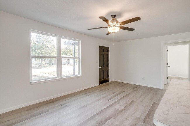 Building Photo - Remodeled 3 Bed, 1 Bath Home in Morningsid...