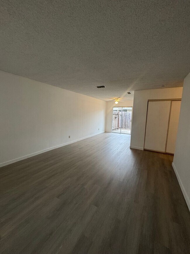 Building Photo - 5574 Mountain View Dr