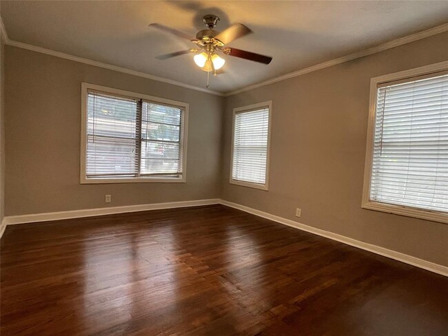Building Photo - 2327 Branard St