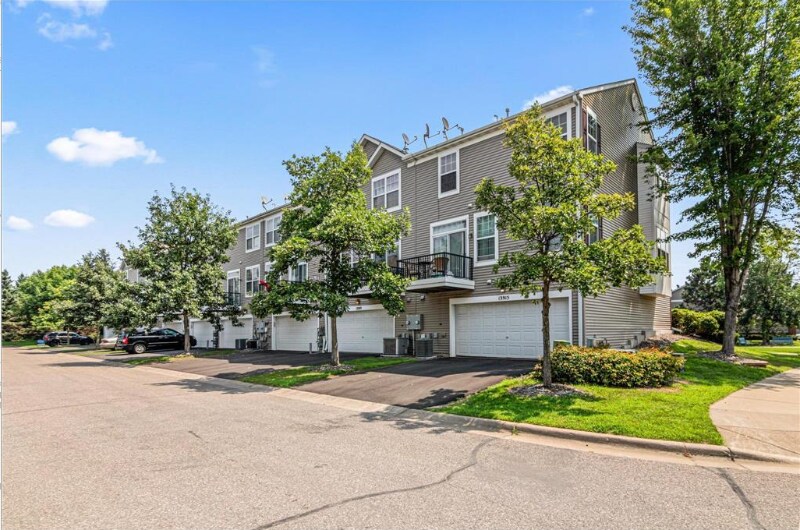 Foto del edificio - 13915 Ironstone Terrace NW