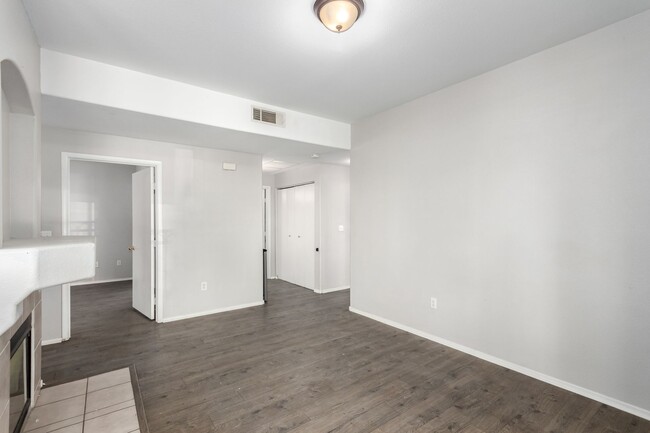 Foto del edificio - Luxury Living at The Falls - Ground floor ...