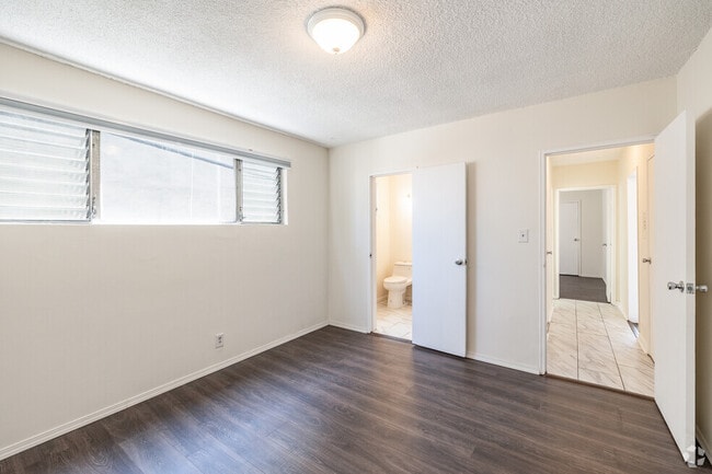 Building Photo - 1114 N Harper Ave