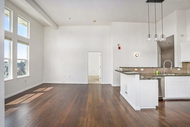 Building Photo - 655 12th Street #411 - 2 bedroom |  2 bath...
