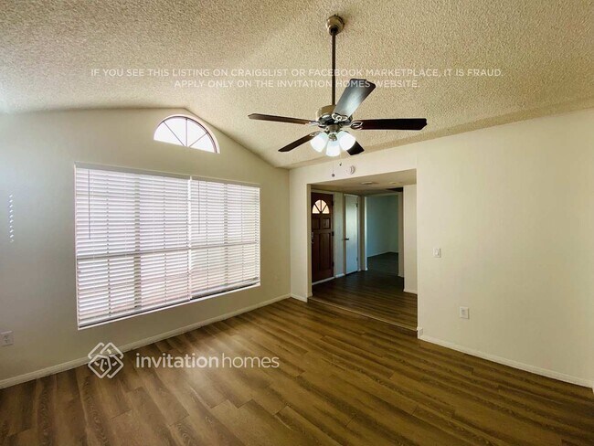 Foto del edificio - 501 N Red Rock St