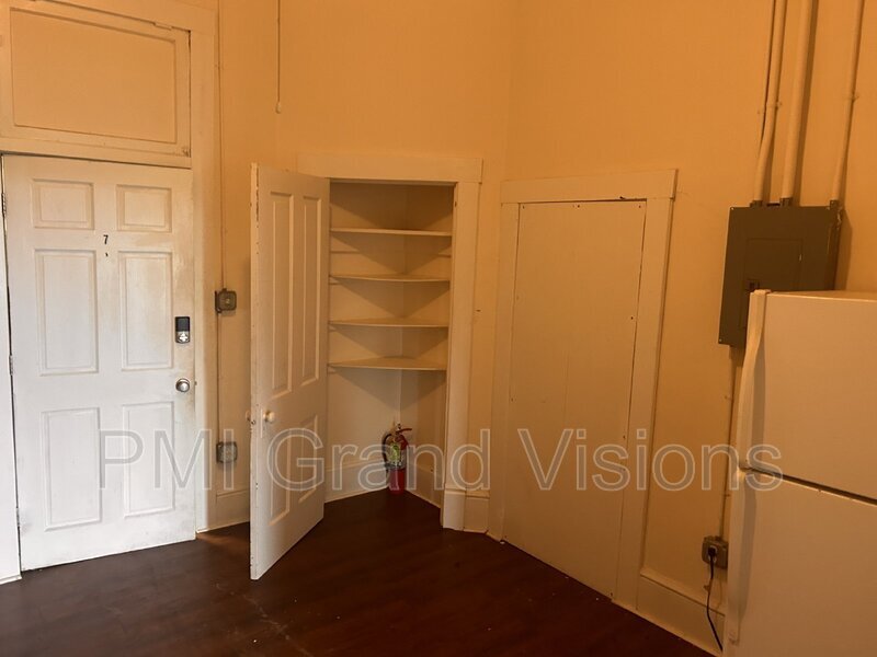 601 Monroe Ave Unit 7, Charleston, IL 61920 Condo for Rent in