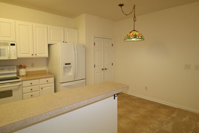 Foto del edificio - 6901 Hanesbrook Cir