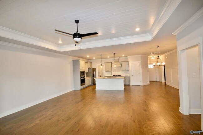 Building Photo - 151 Rugby Dr
