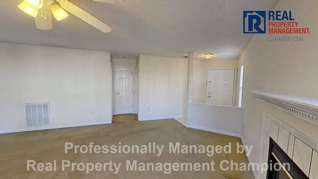 Foto del edificio - First Floor Condo with Spacious Floorplan