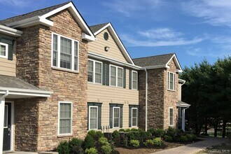 Building Photo - 505 Vista View Dr
