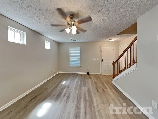 Building Photo - 220 Oak Grove Way