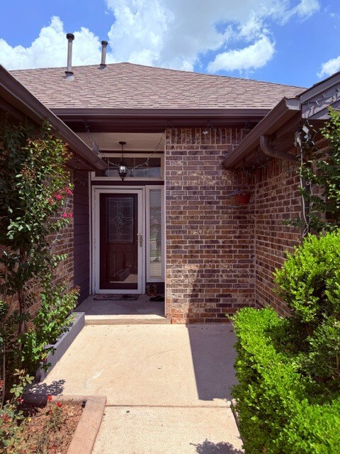 Foto del edificio - 2412 Rookhaven Ln