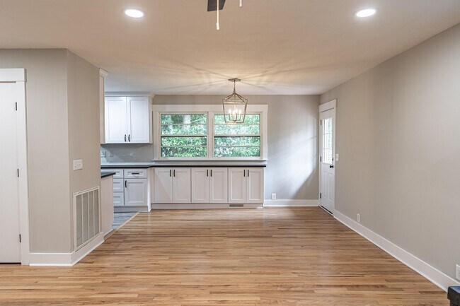 Foto del edificio - 440 W Maine Ave