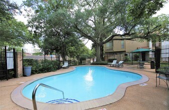 Building Photo - 2100 Tanglewilde St