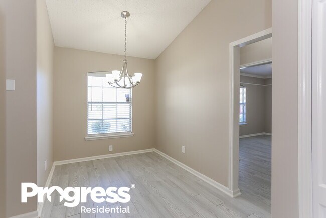 Building Photo - 14012 Crestwick Dr W